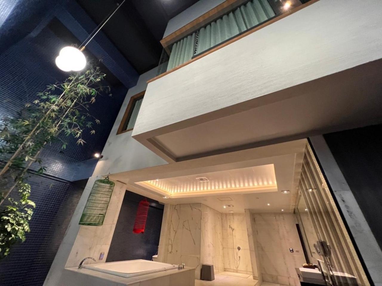 Aquarius Motel Тайчжун Экстерьер фото