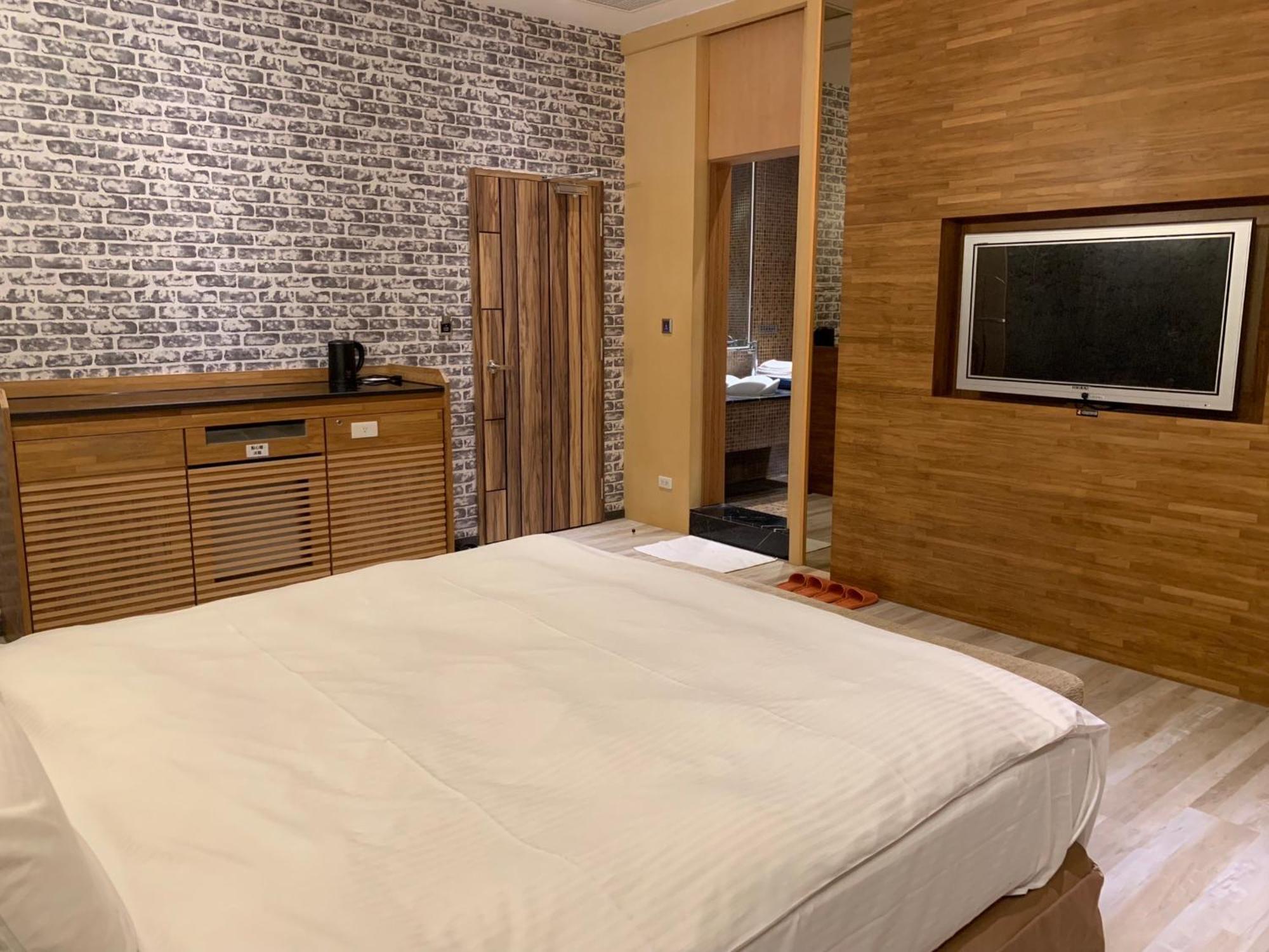 Aquarius Motel Тайчжун Экстерьер фото