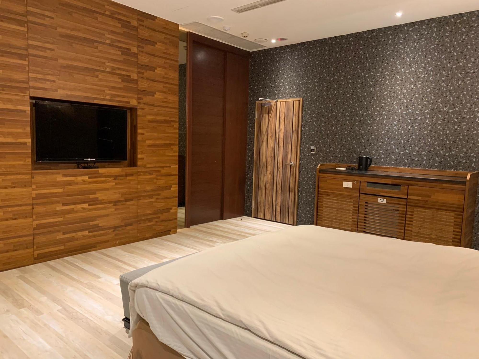 Aquarius Motel Тайчжун Экстерьер фото